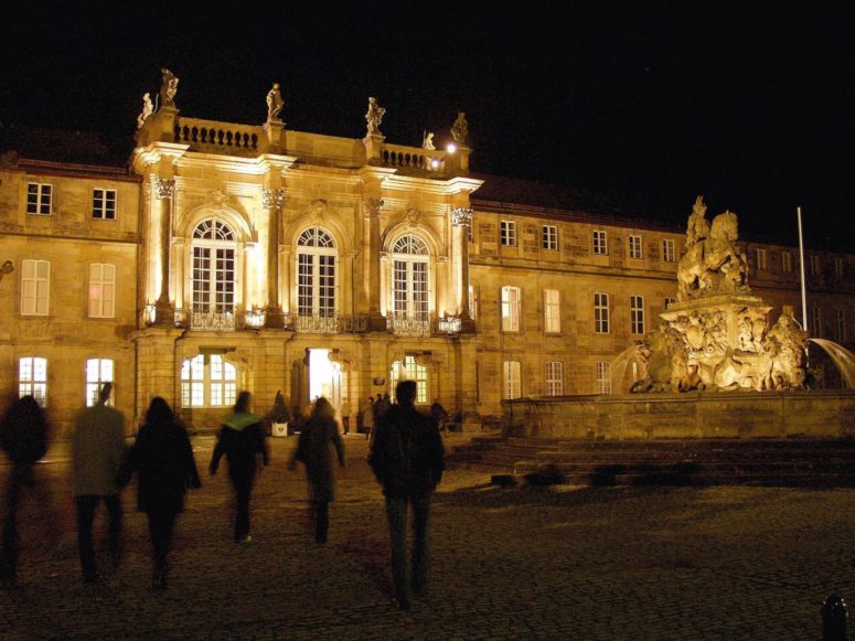 Neues Schloss bei Nacht (c) Bayreuth Marketing & Tourisms GmbH